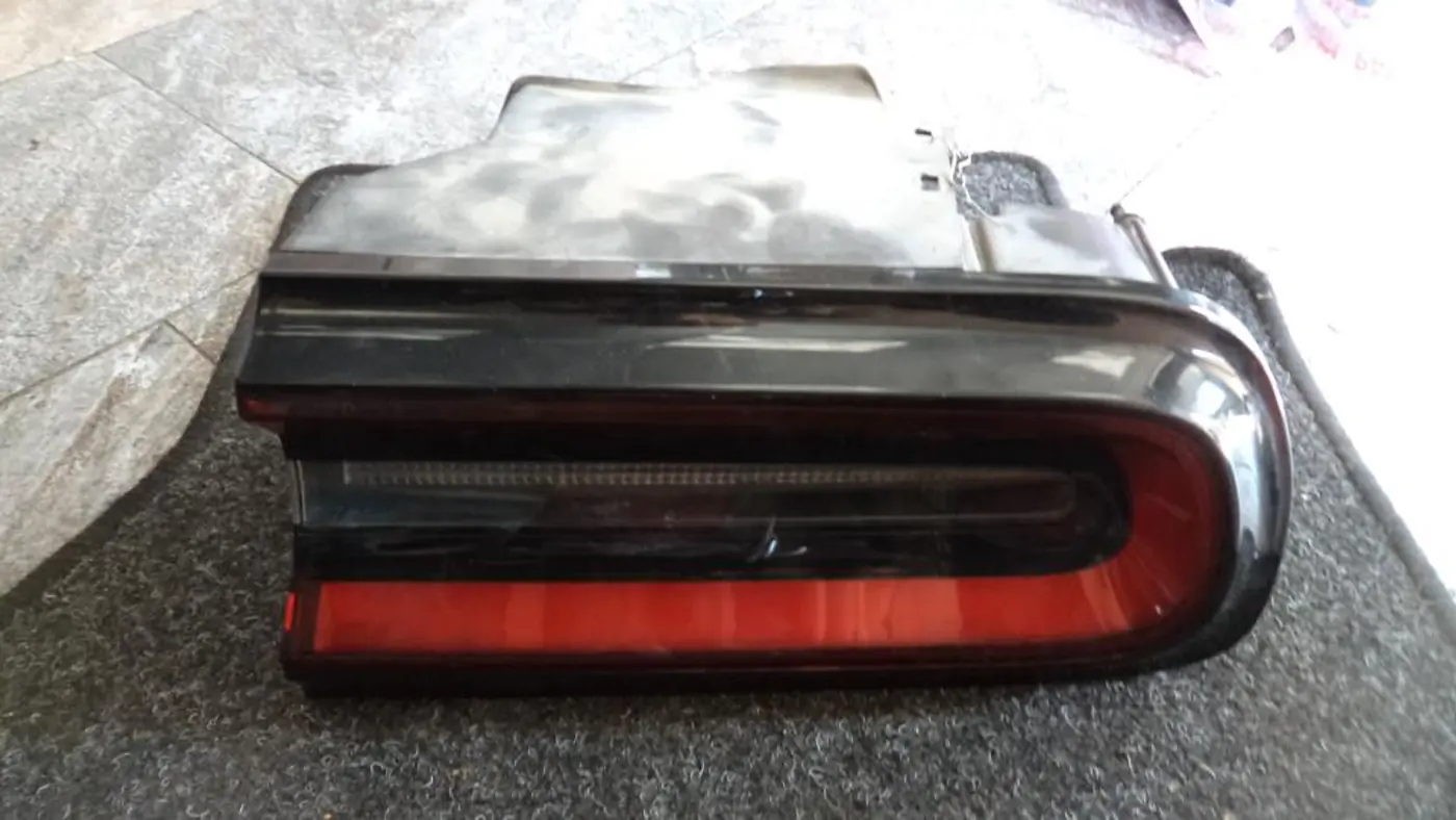 Фонарь задний правый к Dodge Challenger 2015