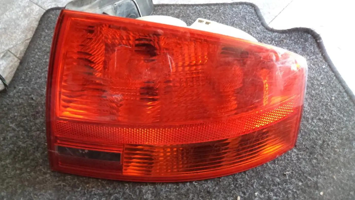 Фонарь задний правый к Audi A4 2007