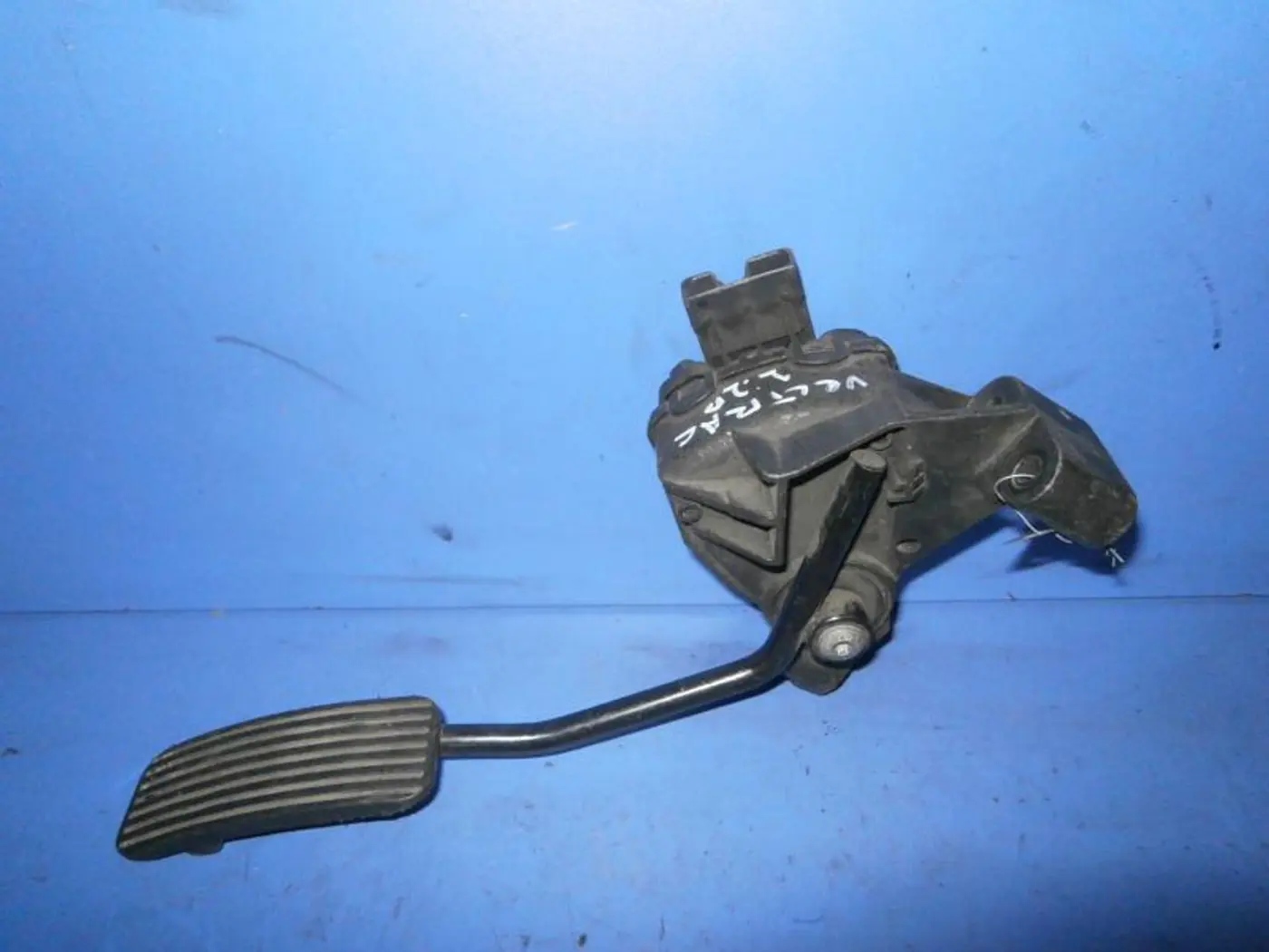 Педаль газа к Opel Signum 2003