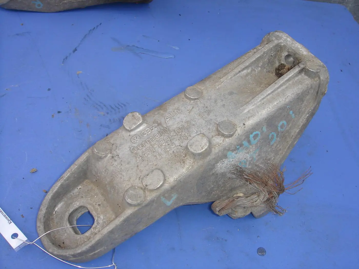 Кронштейн двигателя к Audi 100 1988