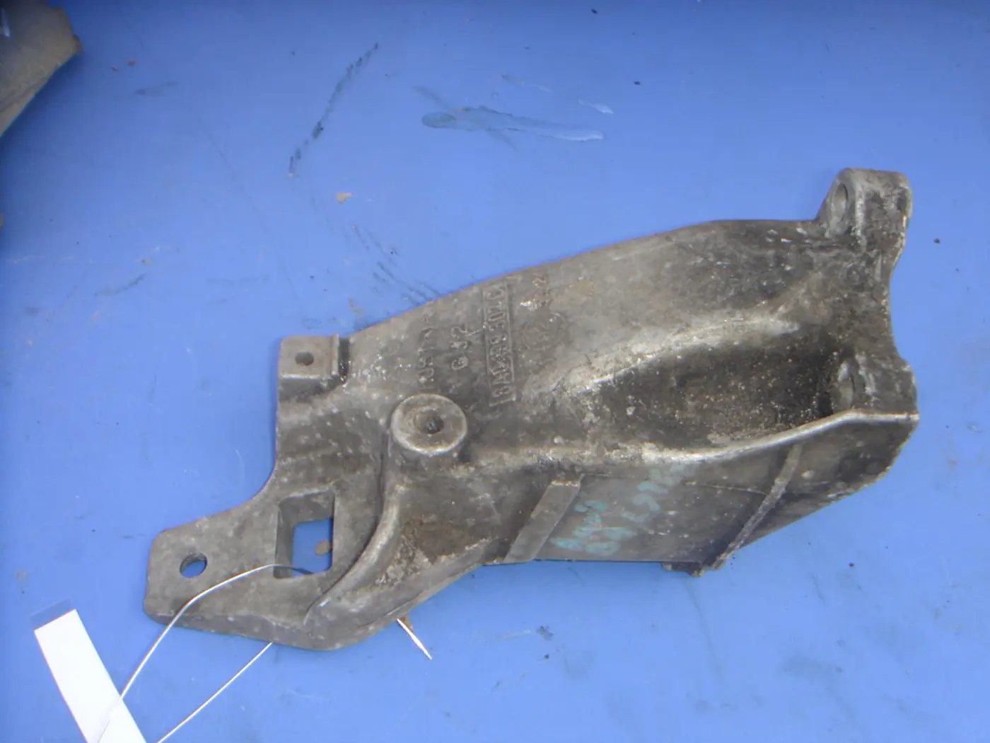 Кронштейн двигателя к Audi 80 1992