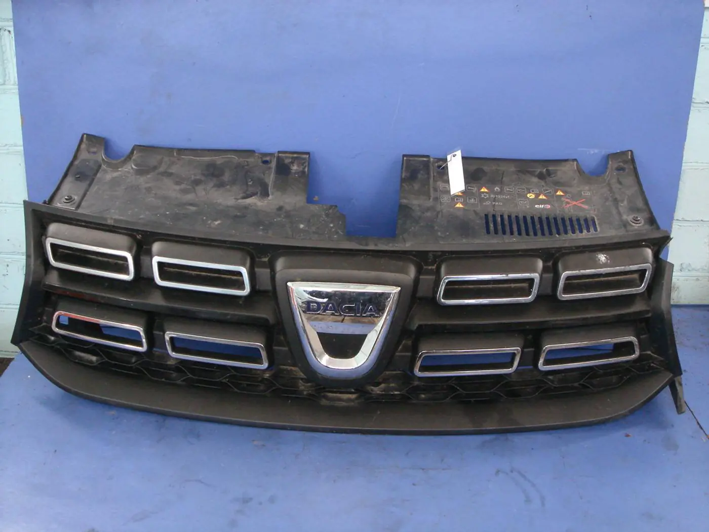 Решетка радиатора к Dacia Sandero 2012