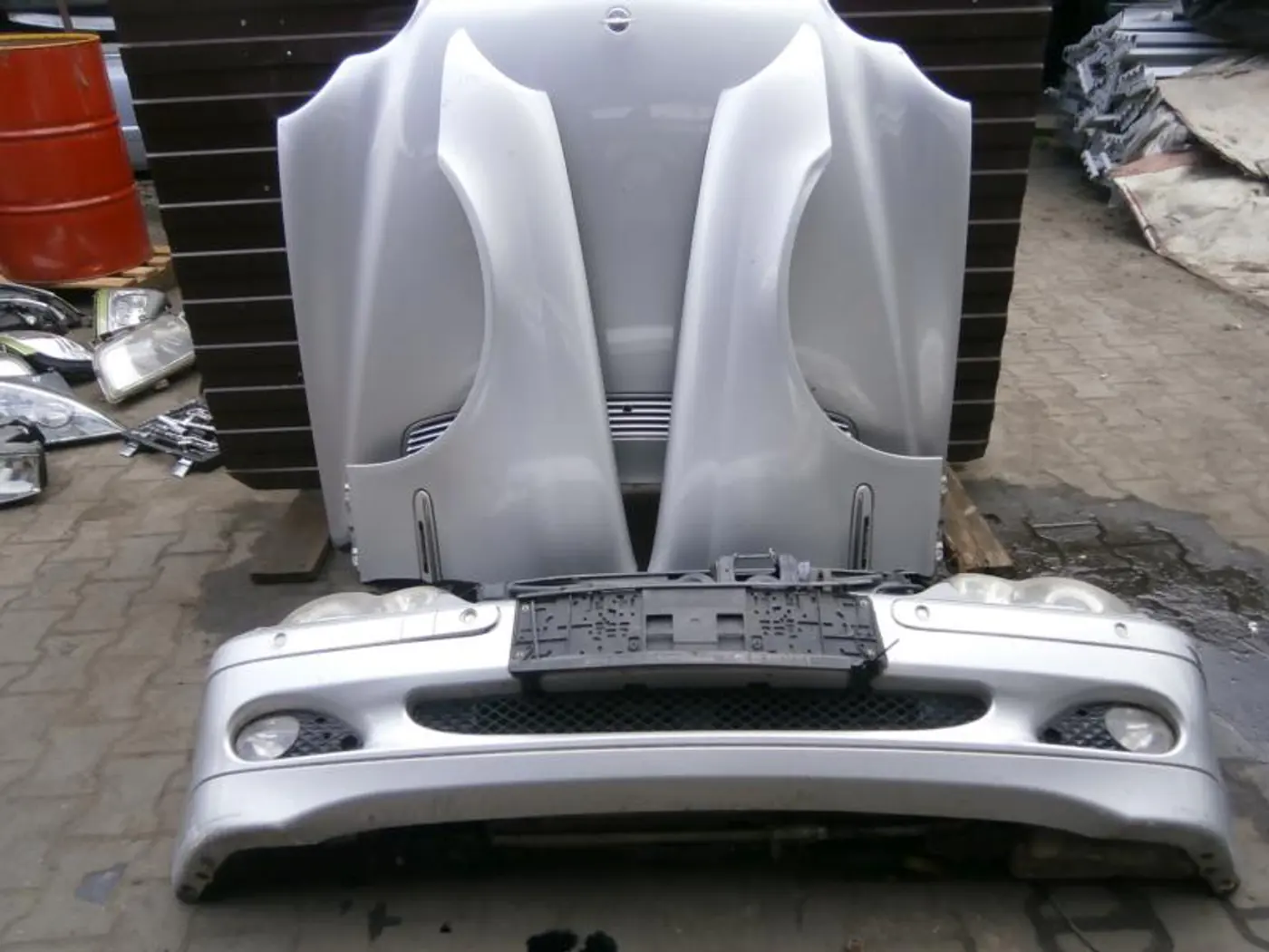 Фара правая к Mercedes-Benz 100 2003