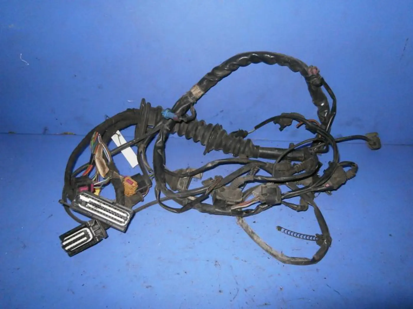 Проводка двигателя к Volkswagen Passat 1997