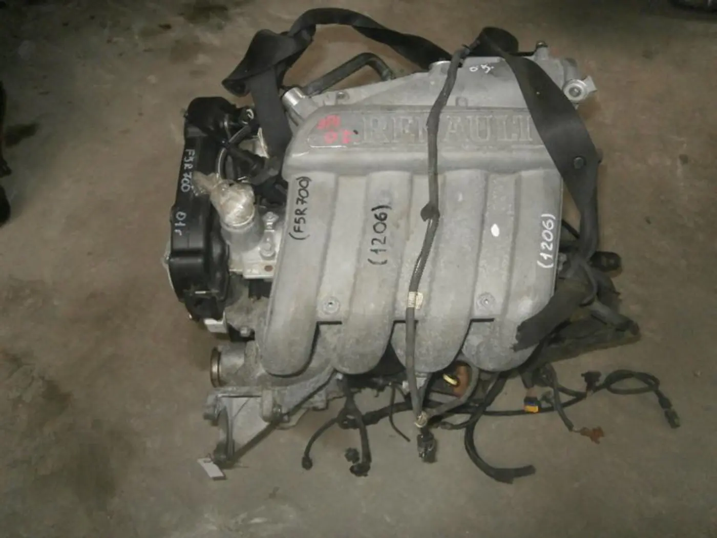 Двигатель к Renault Laguna 2001