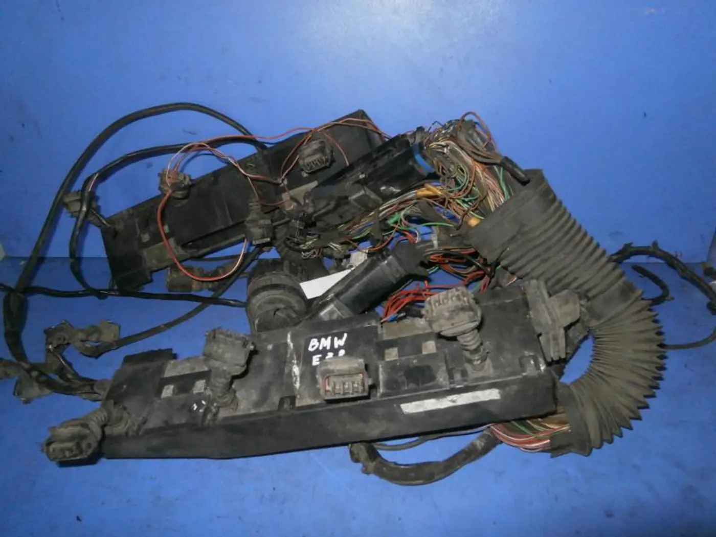 Проводка двигателя к BMW 7 1997