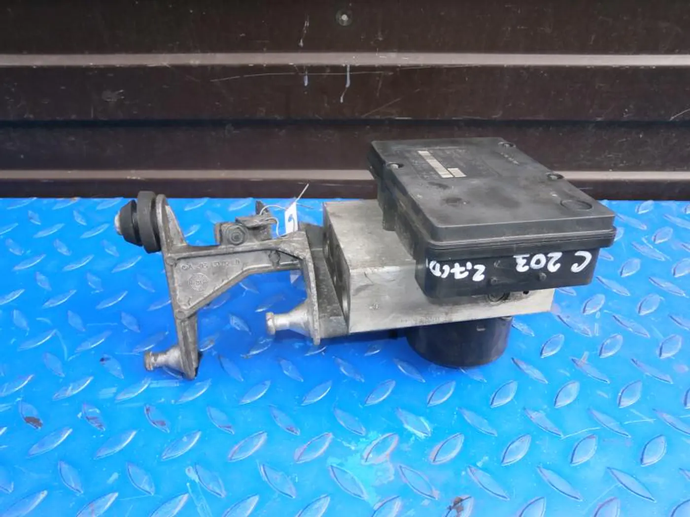 Блок ABS к Mercedes-Benz 100 2003