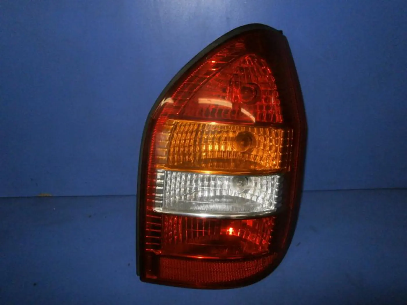 Фонарь задний правый к Opel Zafira 2000