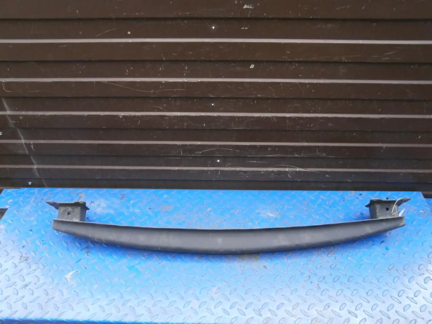 Усилитель бампера заднего к Volkswagen Golf 2005