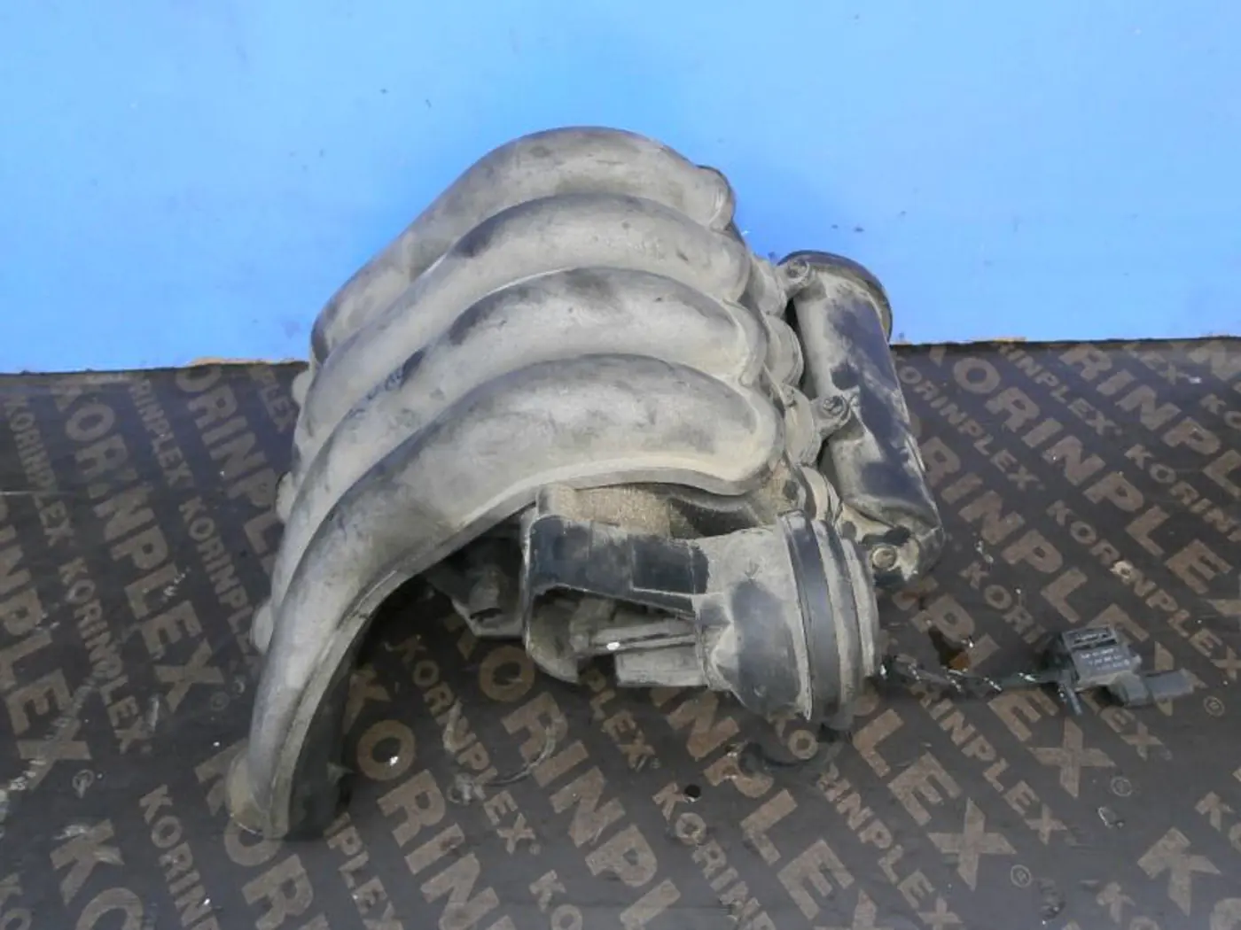 Коллектор впускной к Audi A4 2004
