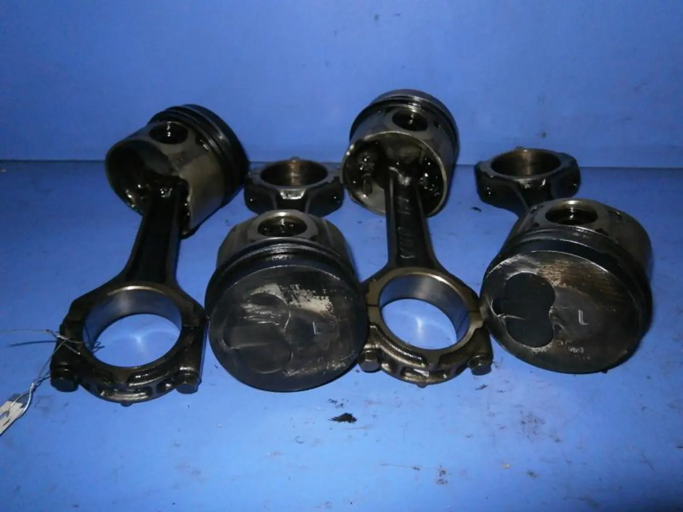 Поршень к Mitsubishi Carisma 1998