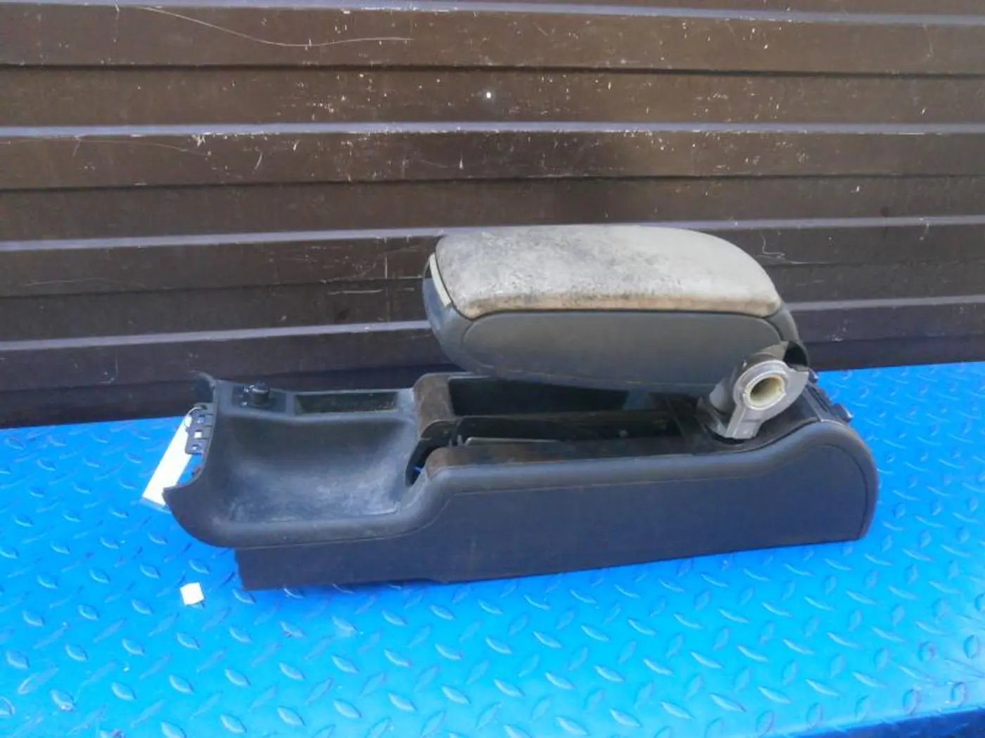 Подлокотник к Audi A6 1999