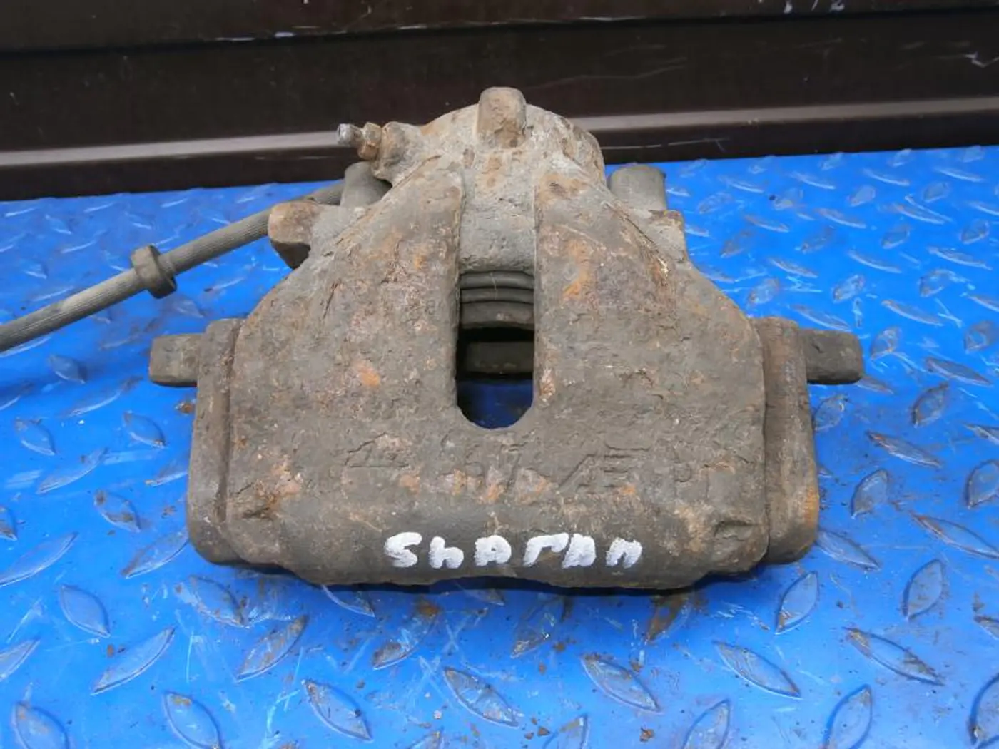 Суппорт передний правый к Volkswagen Sharan 1998