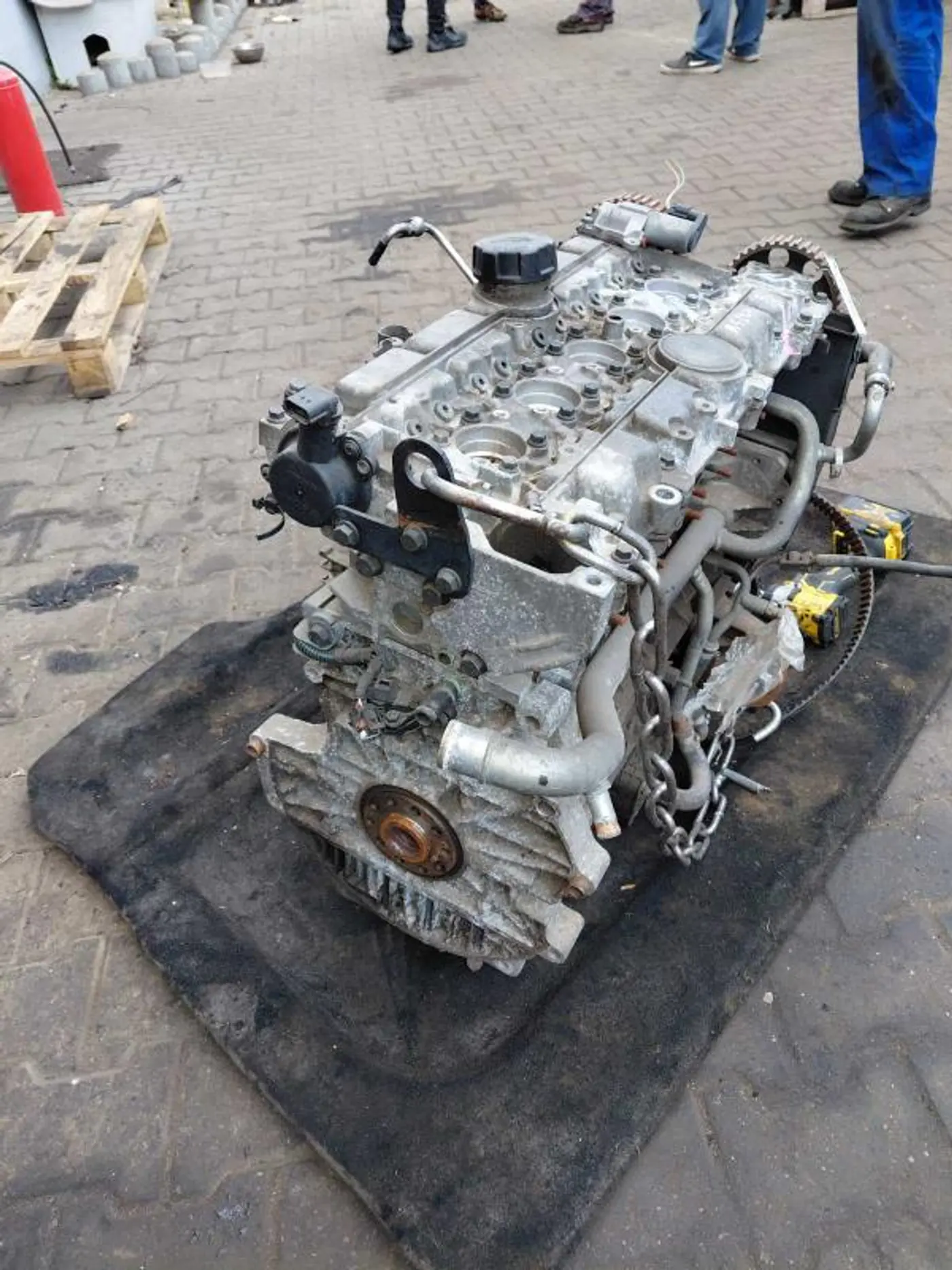 Двигатель к Volvo V70 2002
