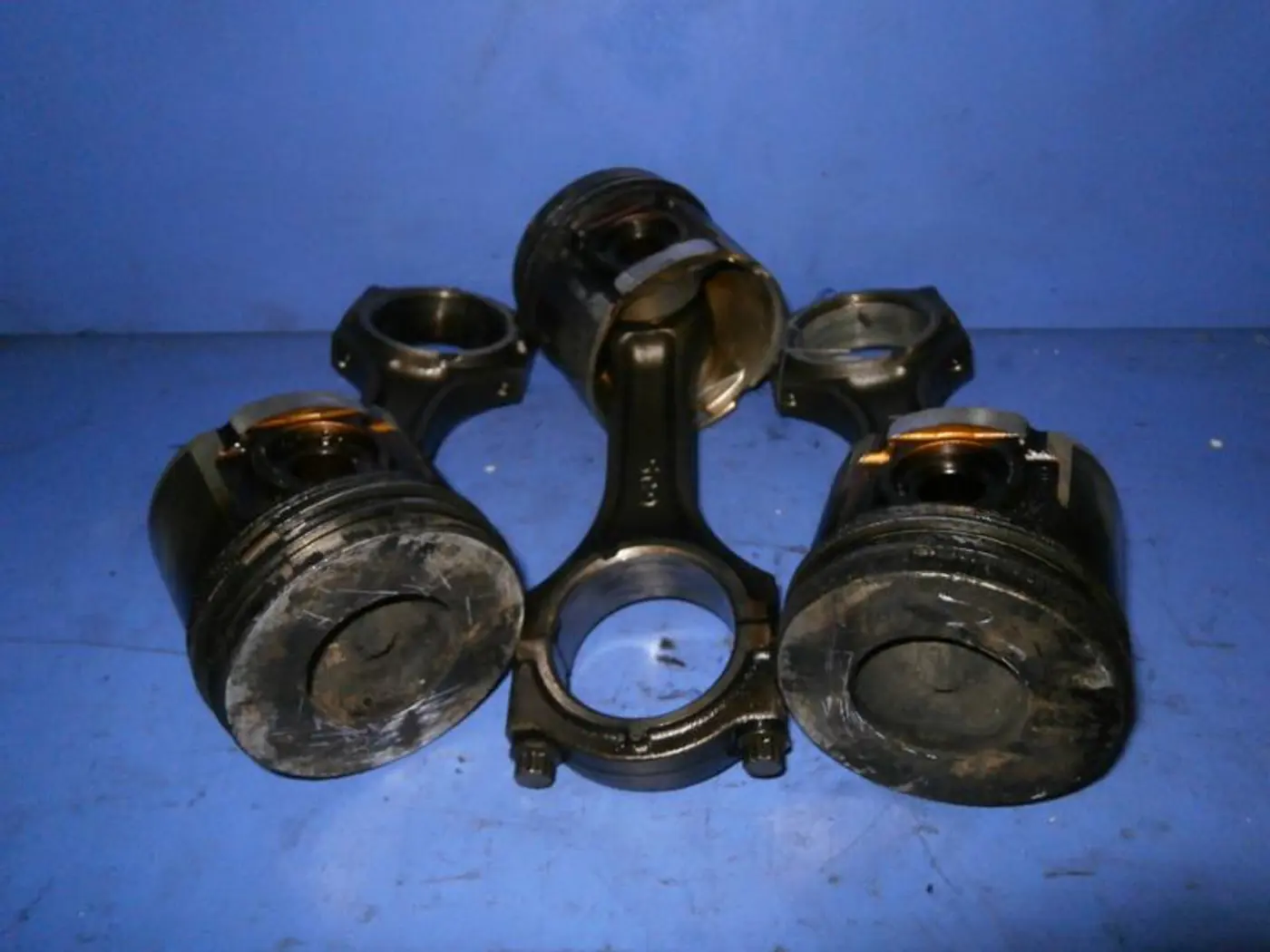 Поршень к Mazda 6 2002