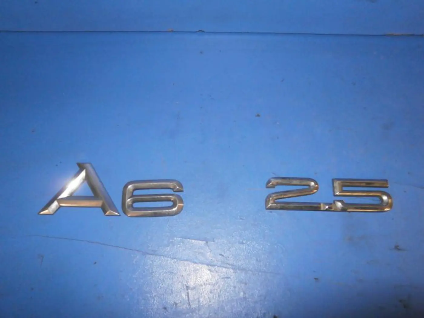 Эмблема к Audi A6 1994