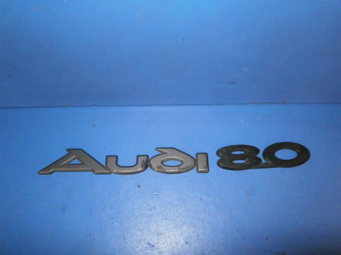 Эмблема к Audi 80 1989