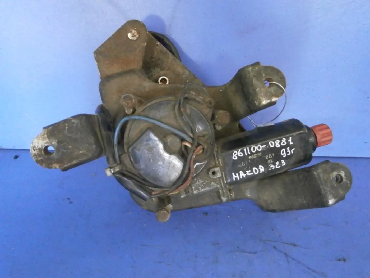 Механизм стеклоочистителя (трапеция дворников) к Mazda 323 1992