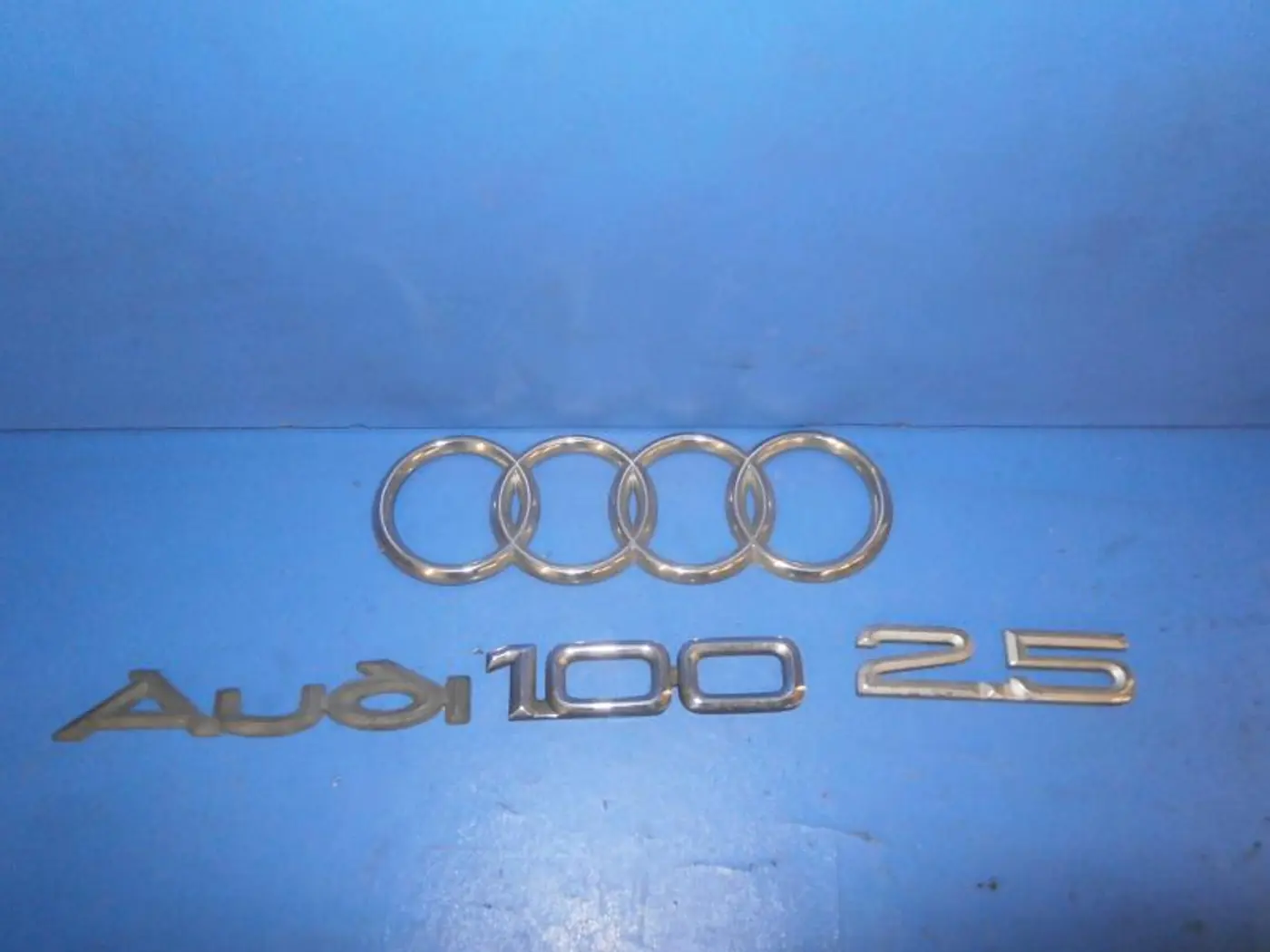 Эмблема к Audi 100 1992