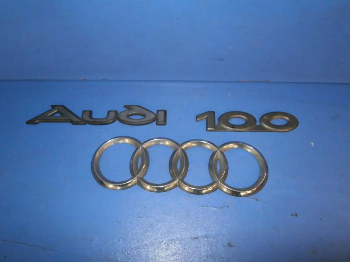 Эмблема к Audi 100 1990
