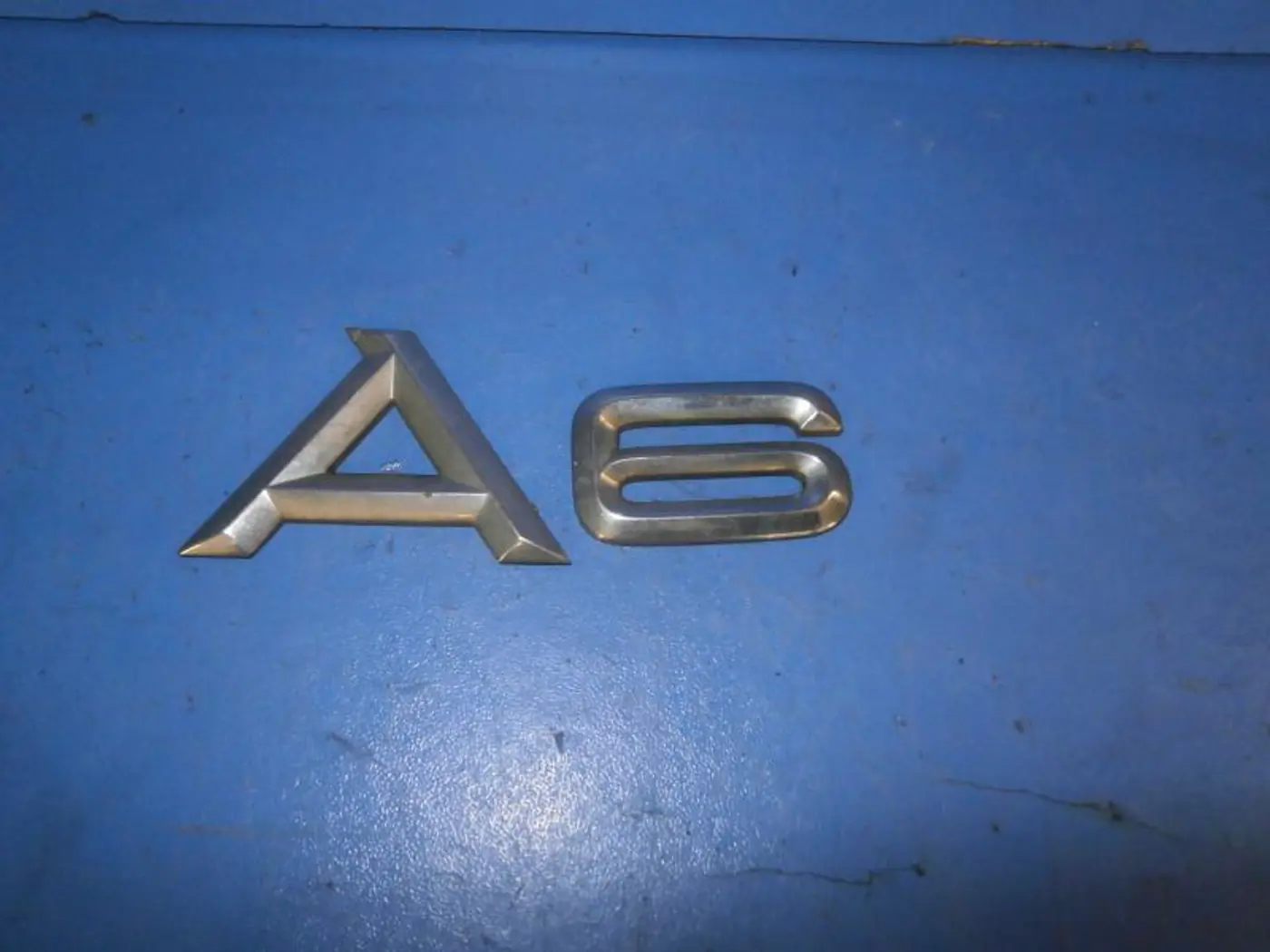 Эмблема к Audi A6 1995