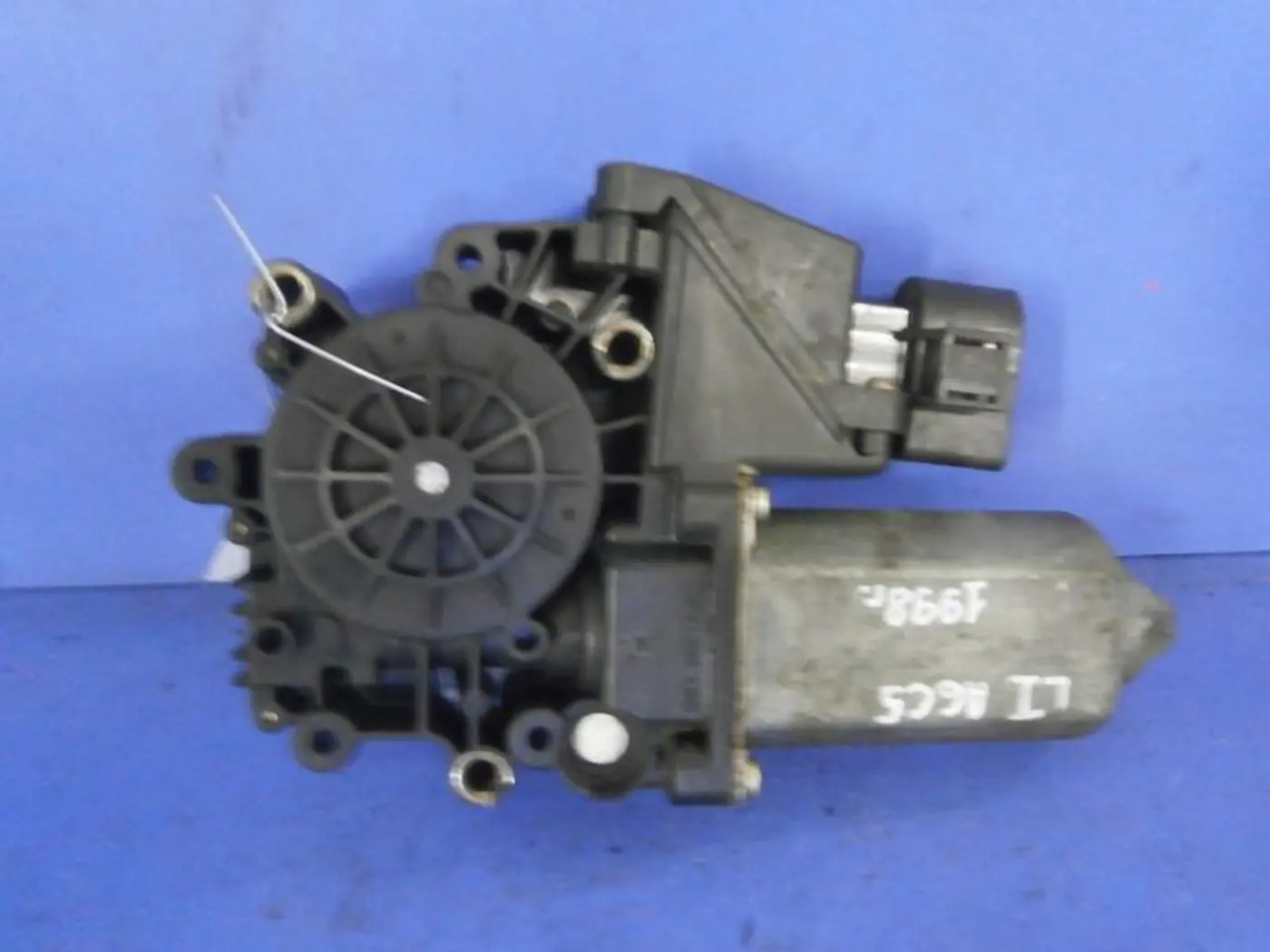 Моторчик стеклоподъемника к Audi A6 1998