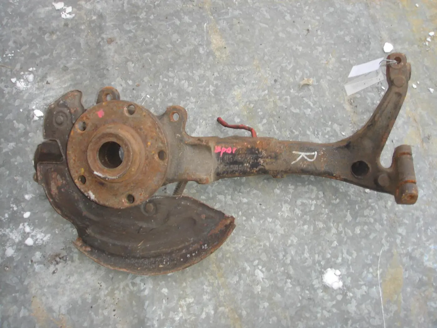 Кулак поворотный правый к Audi A4 1997