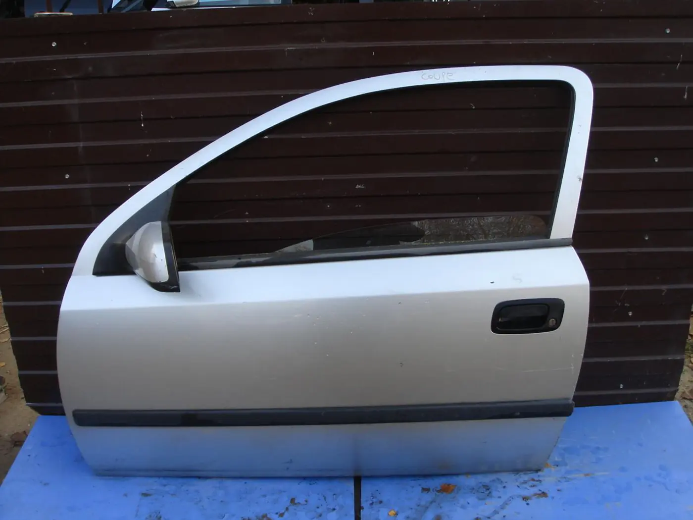Стекло двери передней левой к Opel Astra 2000