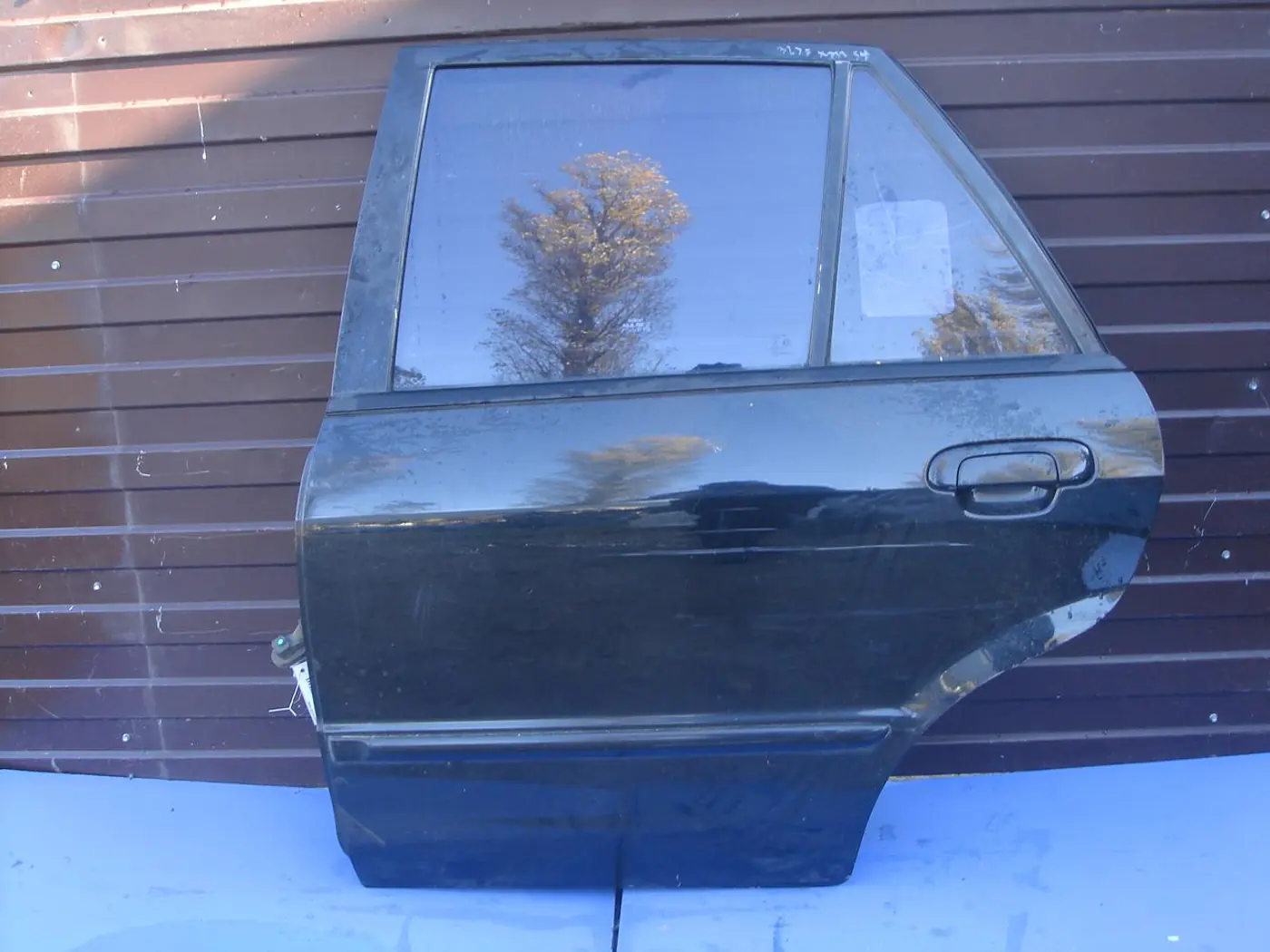 Дверь задняя левая к Mazda 323 2001