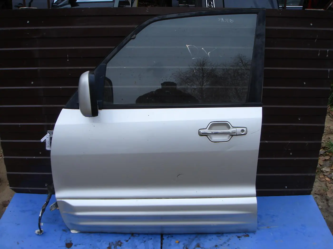 Стекло двери передней левой к Mitsubishi Pajero 2003