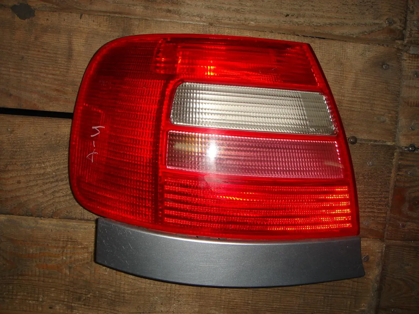Фонарь задний левый к Audi A4 1998