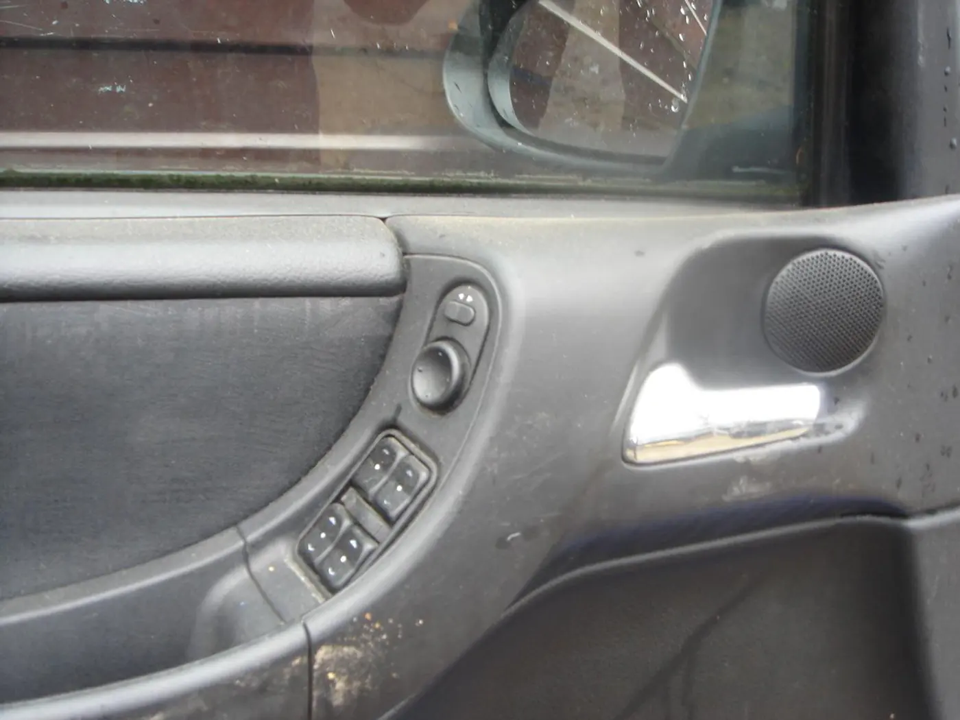 Ручка внутренняя передняя левая к Opel Zafira 2000