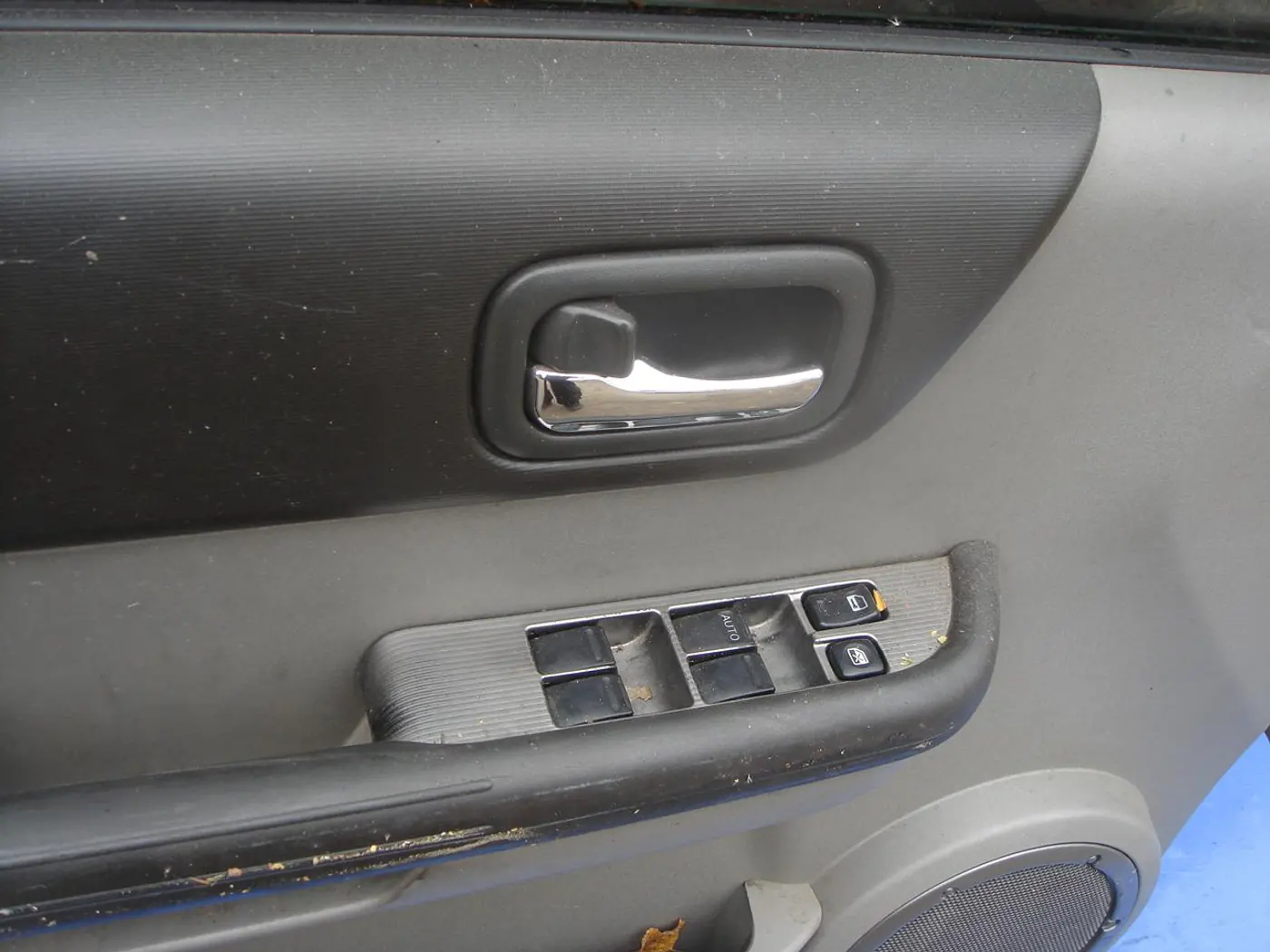 Ручка внутренняя передняя левая к Nissan X-Trail 2002