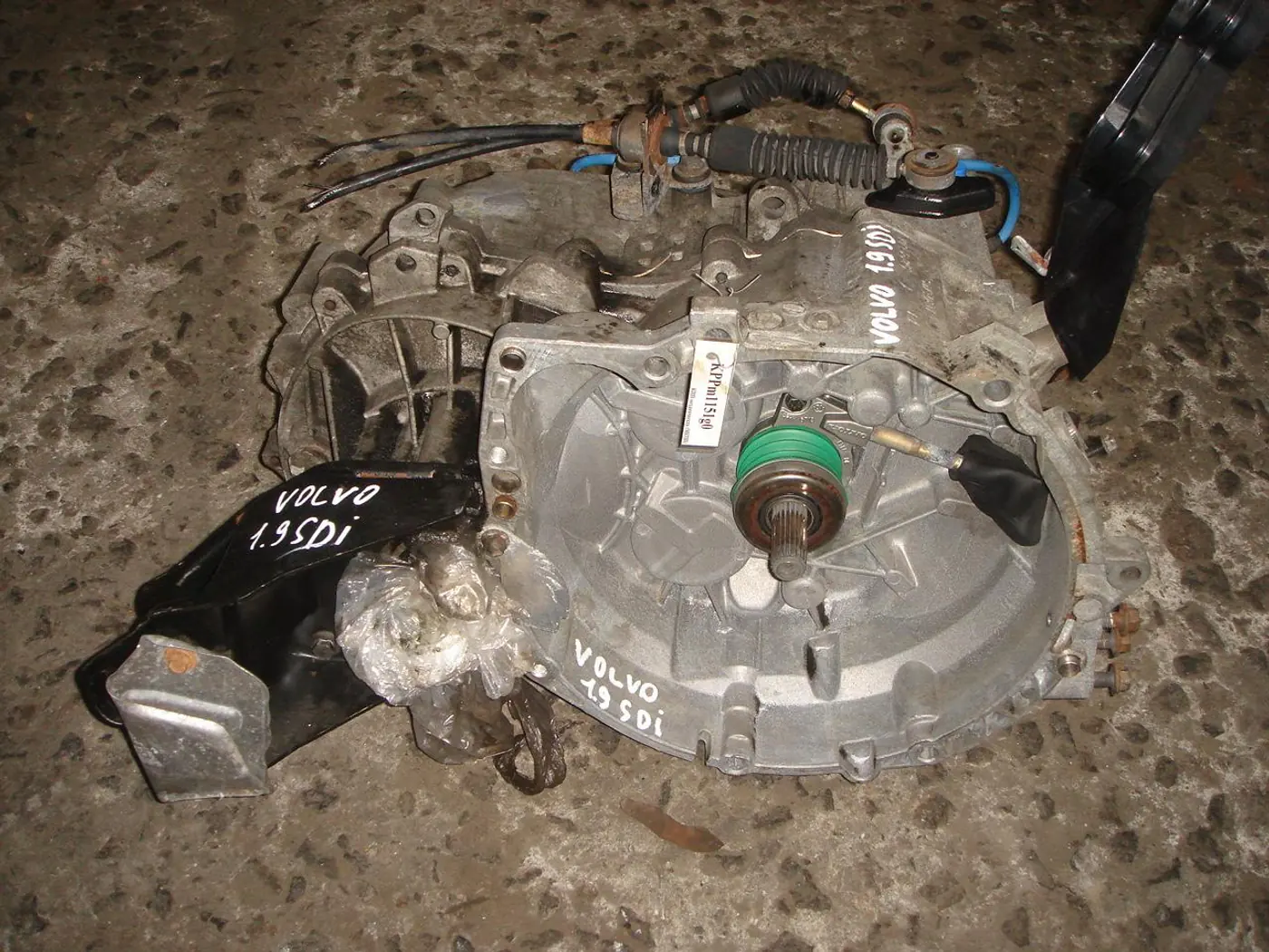КПП механическая (МКПП) к Volvo V40 2001