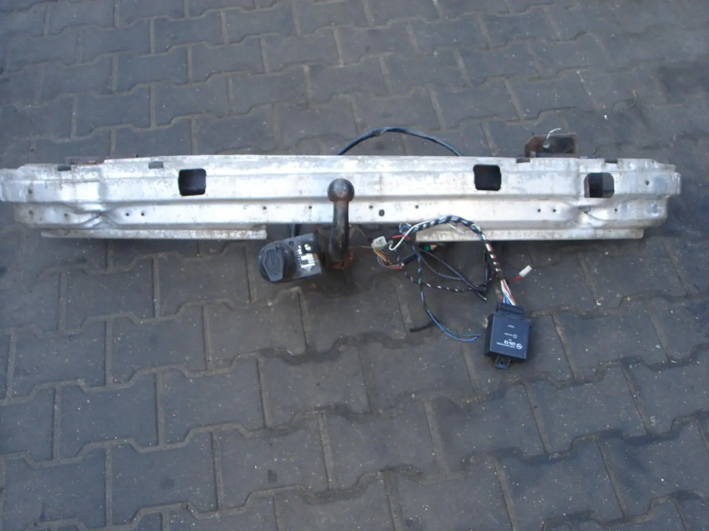 Прицепное устройство (фаркоп) к BMW 5 1999