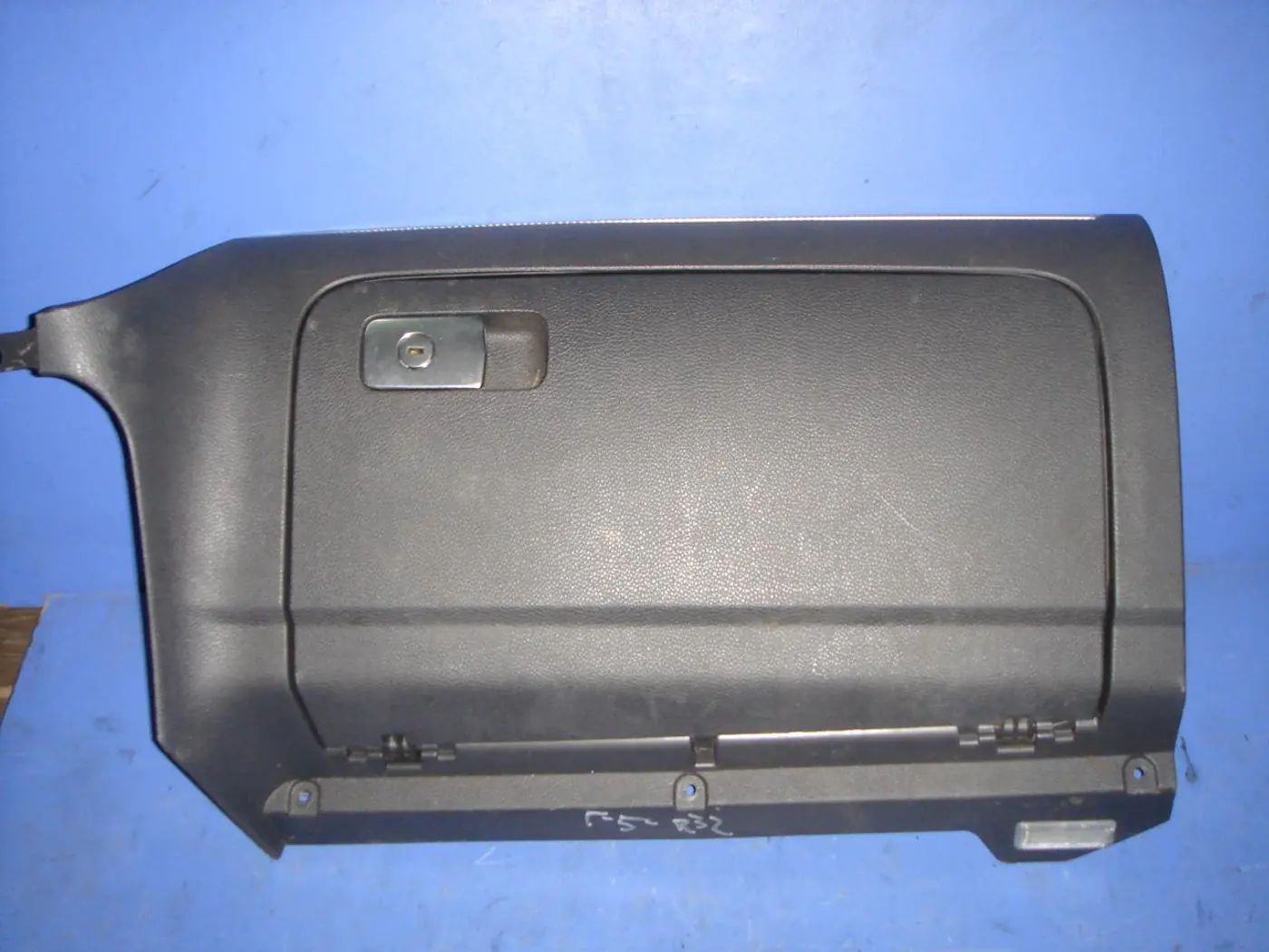 Бардачок к Volkswagen Golf 2005