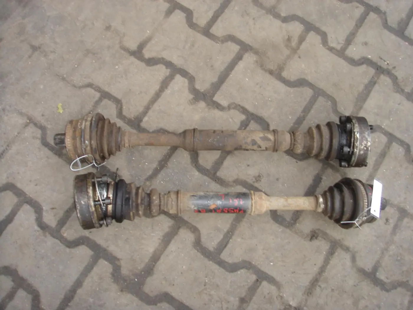 Полуось (приводной вал, ШРУС) к Audi A4 1998