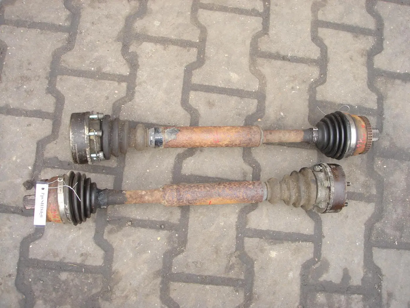 Полуось (приводной вал, ШРУС) к Audi A4 1998