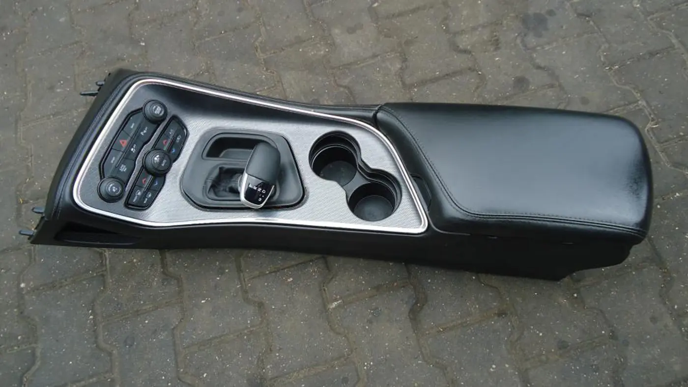 Подлокотник к Dodge Challenger 2017