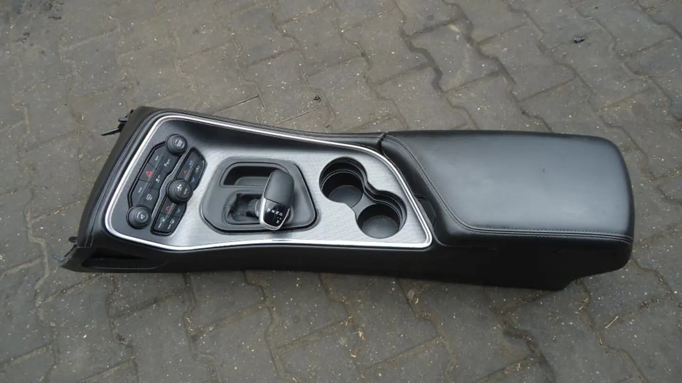 Подлокотник к Dodge Challenger 2018
