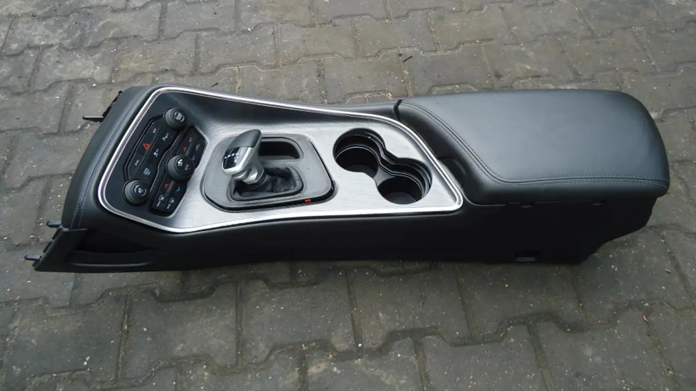 Подлокотник к Dodge Challenger 2016