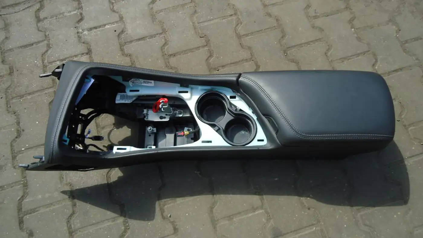 Подлокотник к Dodge Challenger 2019