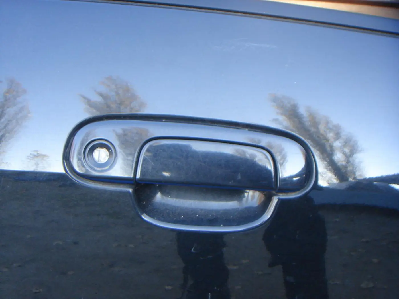 Ручка наружная передняя правая к Mazda Premacy 2002