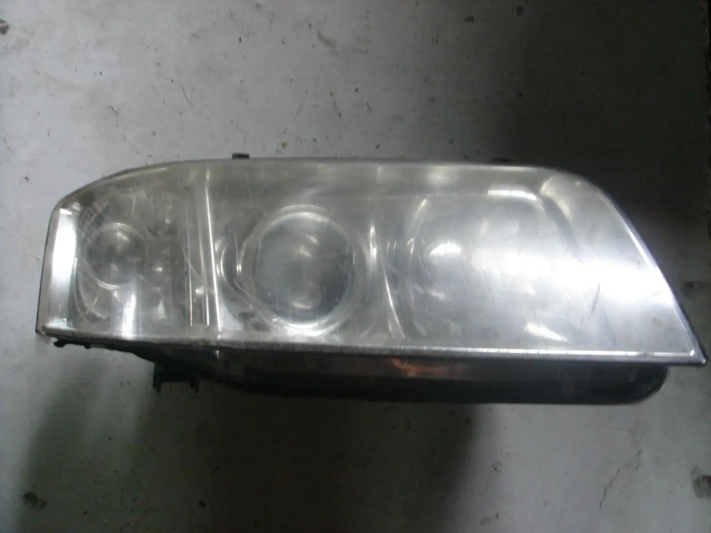 Фара правая к Audi A6 2002