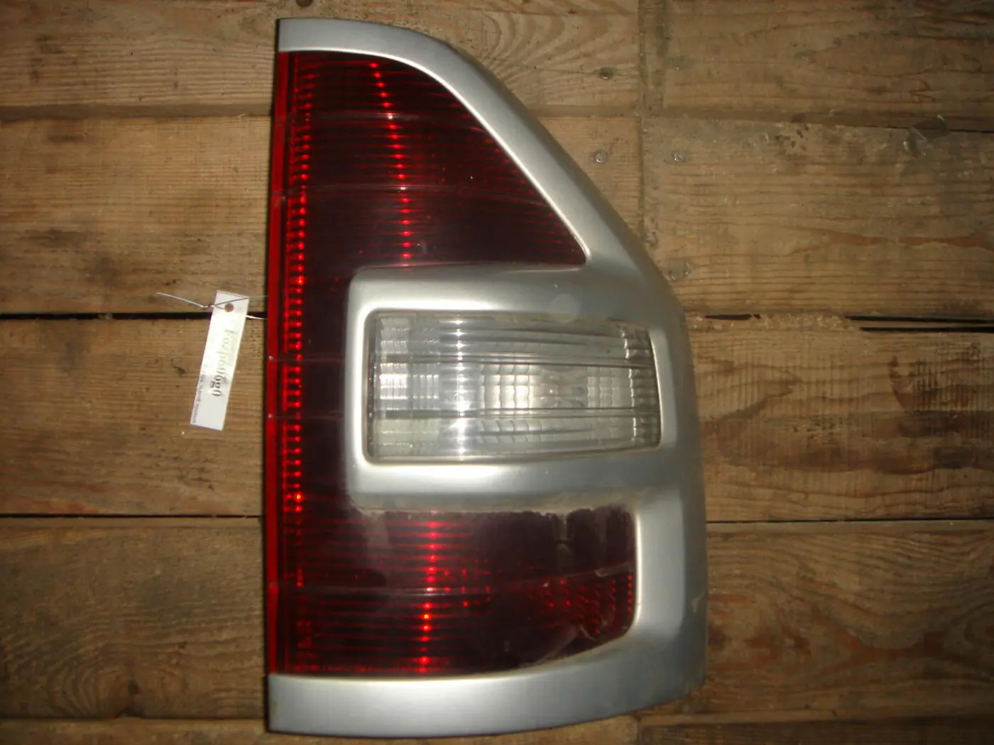 Фонарь задний правый к Mitsubishi Pajero 2002