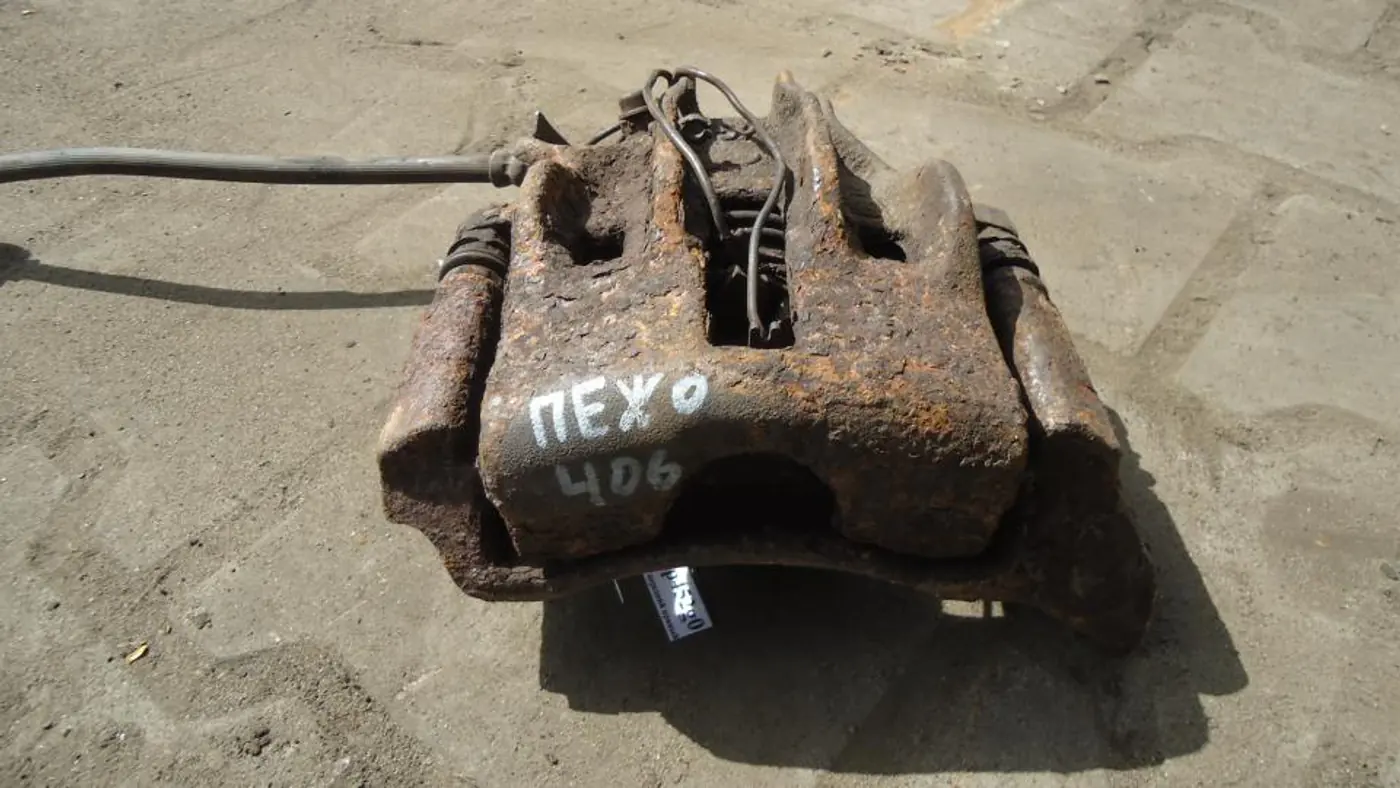 Суппорт передний правый к Peugeot 406 1998