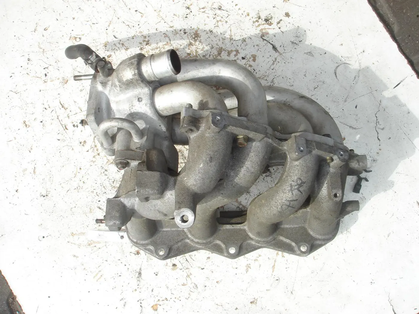 Коллектор впускной к Mazda 323 1994