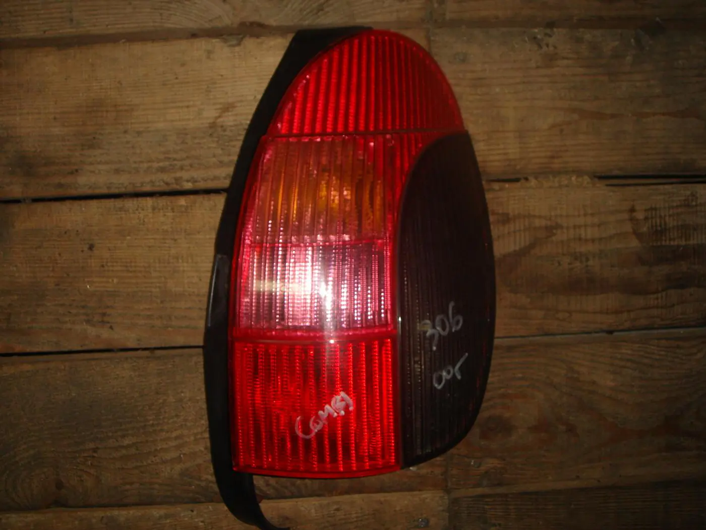 Фонарь задний правый к Peugeot 306 2001
