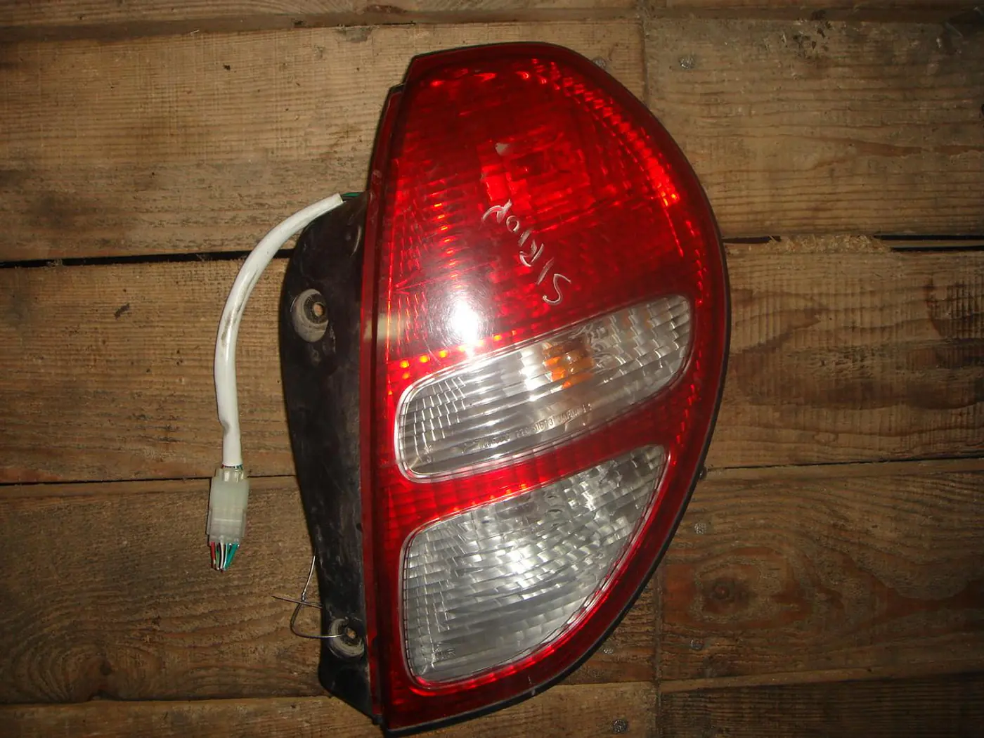 Фонарь задний правый к Daihatsu Sirion 2002