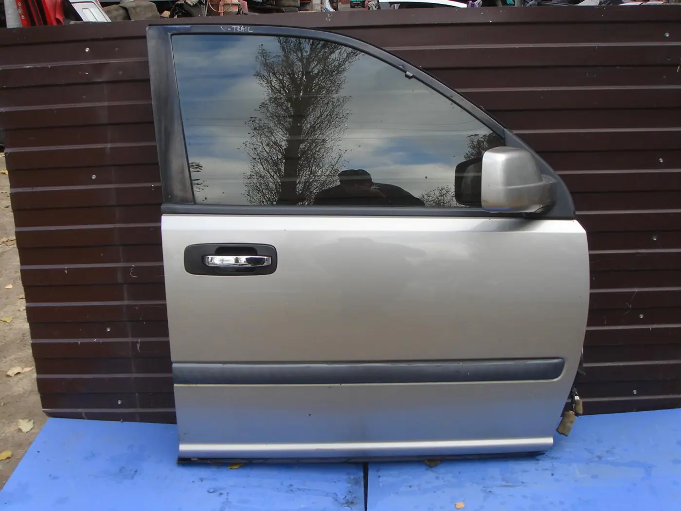 Стекло двери передней правой к Nissan X-Trail 2003